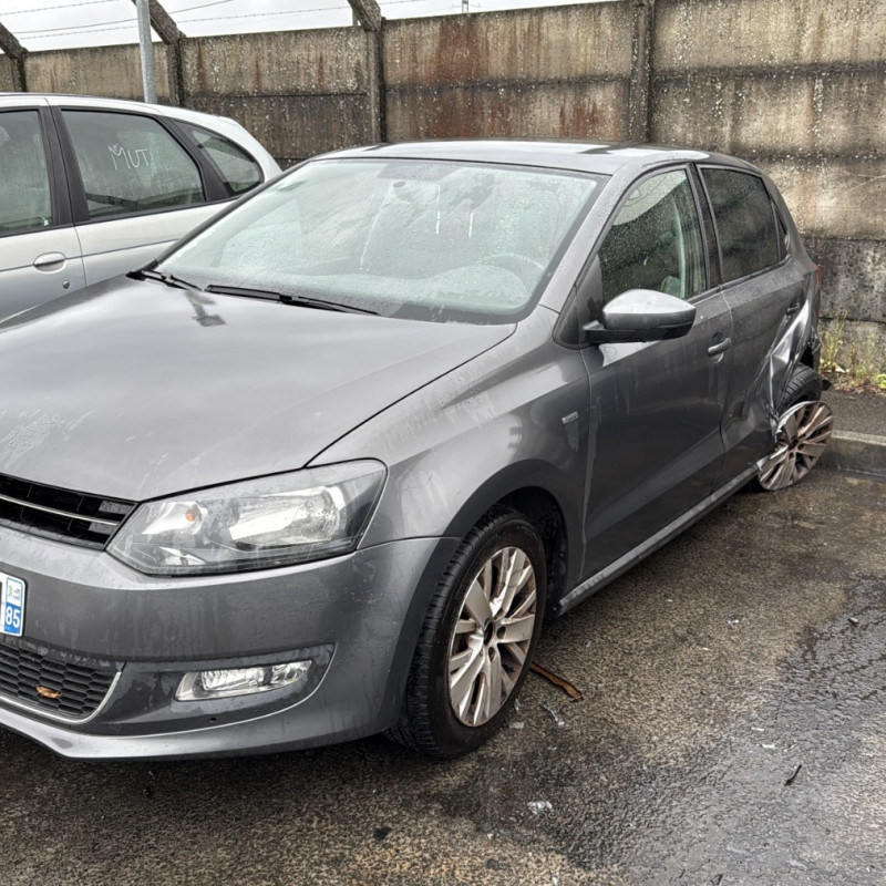 VOLKSWAGEN POLO 5 PHASE 1 1.6 TDI - 16V TURBO Photo n°1