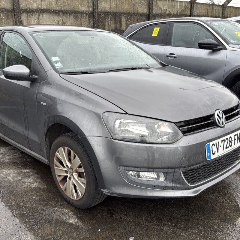 VOLKSWAGEN POLO 5 PHASE 1 1.6 TDI - 16V TURBO Photo n°2