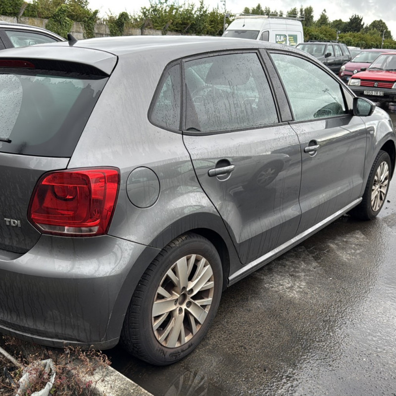 VOLKSWAGEN POLO 5 PHASE 1 1.6 TDI - 16V TURBO Photo n°3