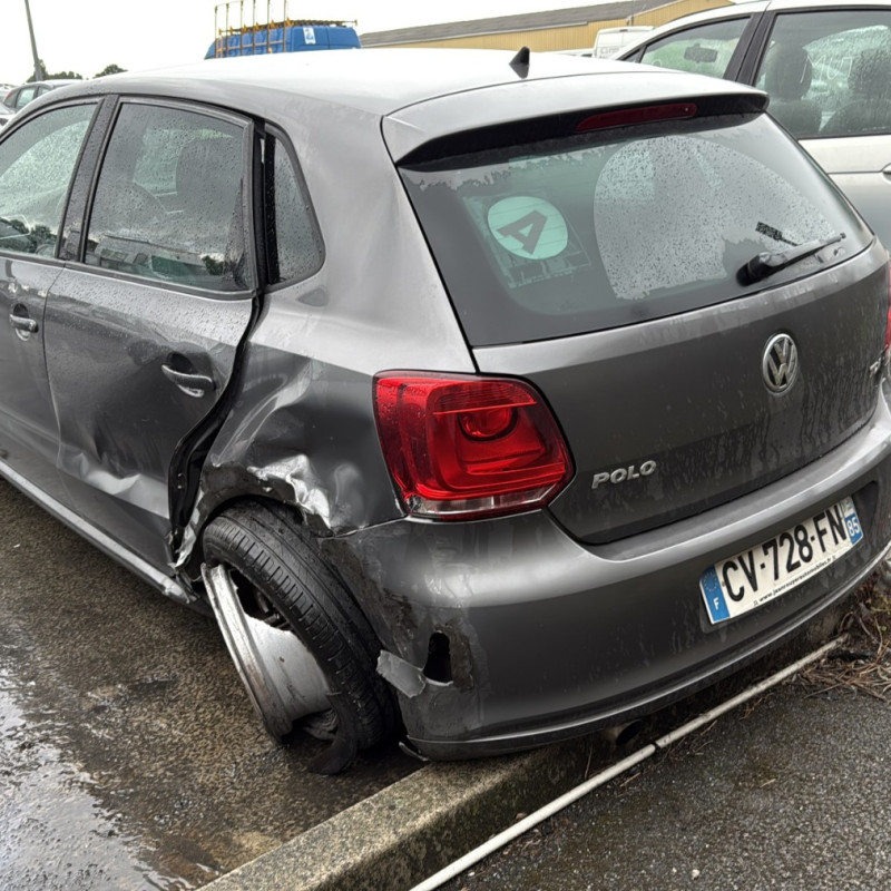 VOLKSWAGEN POLO 5 PHASE 1 1.6 TDI - 16V TURBO Photo n°5