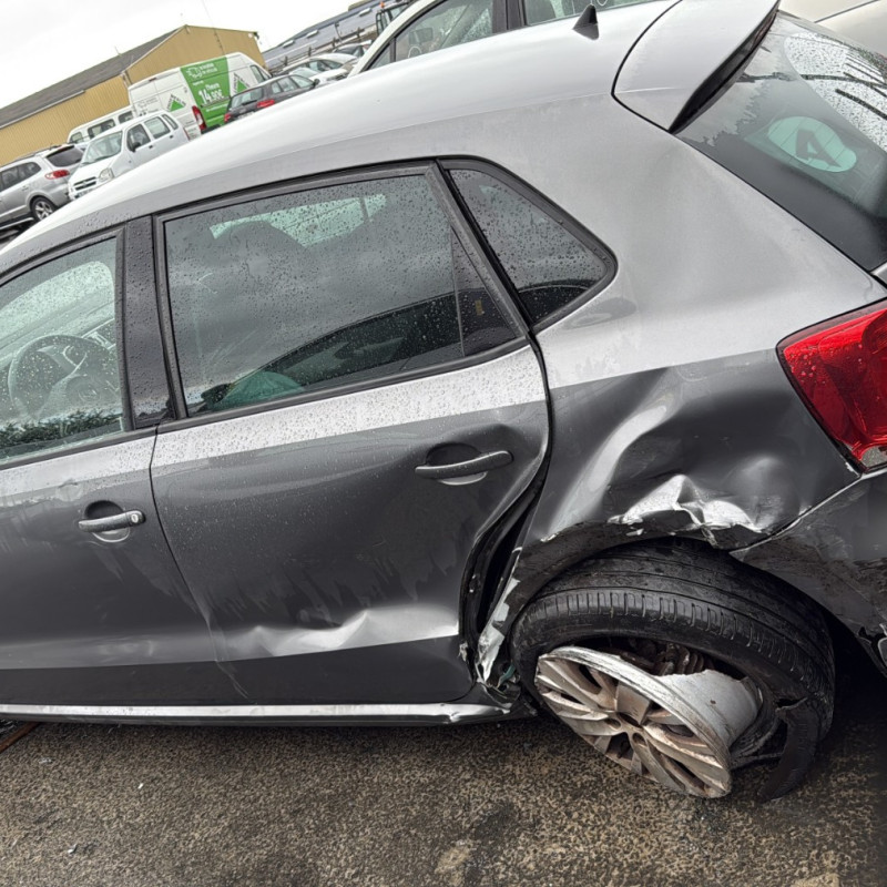 VOLKSWAGEN POLO 5 PHASE 1 1.6 TDI - 16V TURBO Photo n°6