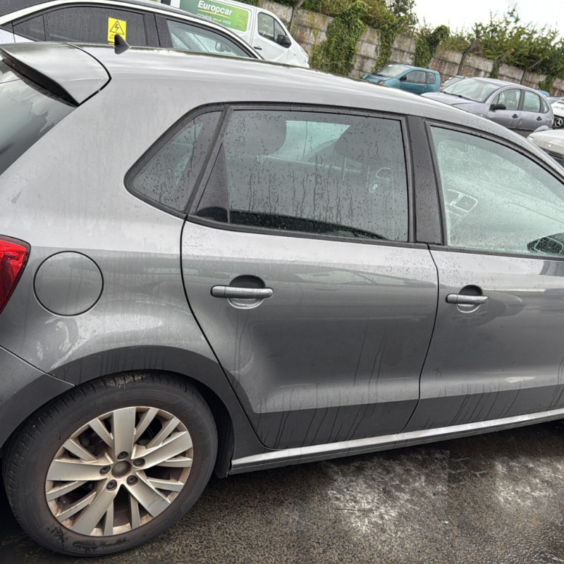 VOLKSWAGEN POLO 5 PHASE 1 1.6 TDI - 16V TURBO Photo n°7