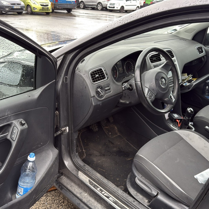 VOLKSWAGEN POLO 5 PHASE 1 1.6 TDI - 16V TURBO Photo n°9