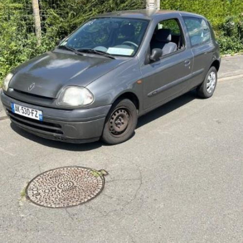 Calandre RENAULT CLIO 2 Photo n°5