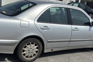Calandre MERCEDES CLASSE E 210