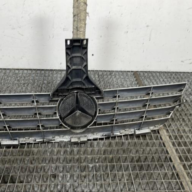 Calandre MERCEDES CLASSE C 203 COUPE SPORT Photo n°4