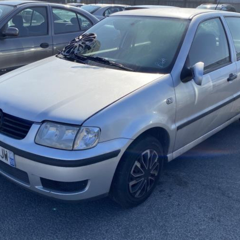 Calandre VOLKSWAGEN POLO 3 Photo n°5
