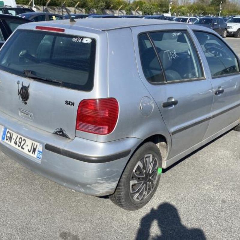 Calandre VOLKSWAGEN POLO 3 Photo n°7