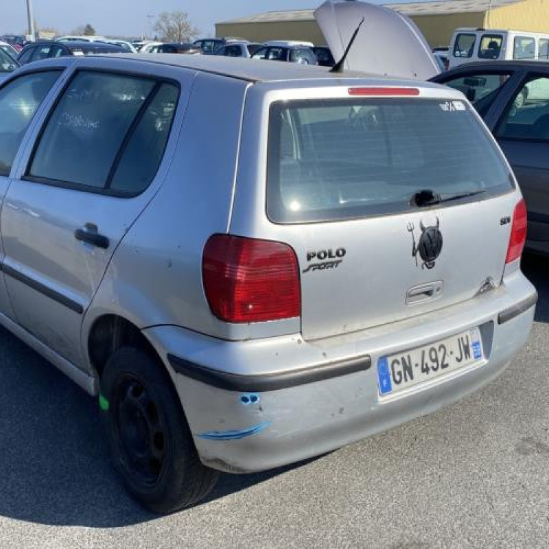 Calandre VOLKSWAGEN POLO 3 Photo n°8