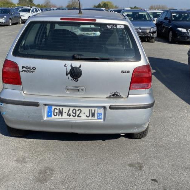 Calandre VOLKSWAGEN POLO 3 Photo n°9