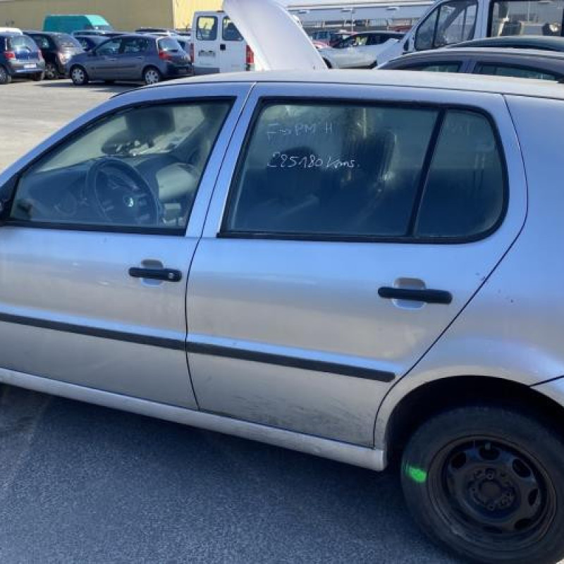 Calandre VOLKSWAGEN POLO 3 Photo n°10