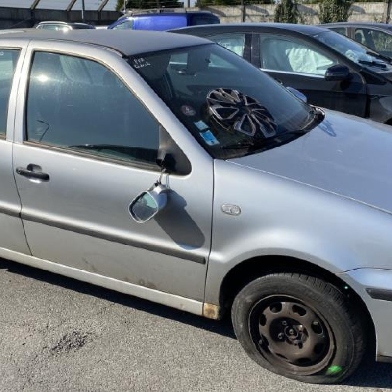Calandre VOLKSWAGEN POLO 3 Photo n°11