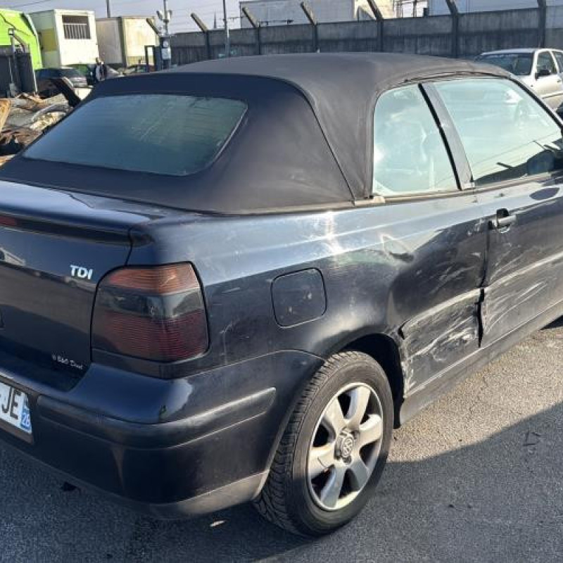 Calandre VOLKSWAGEN GOLF 4 Photo n°17