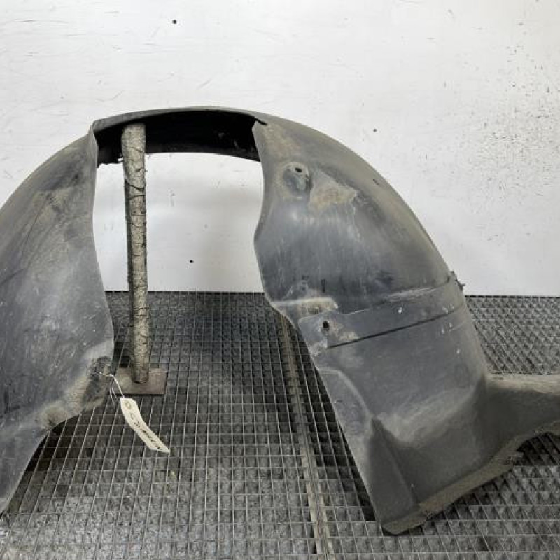 Pare boue avant gauche VOLKSWAGEN PASSAT 5 Photo n°1