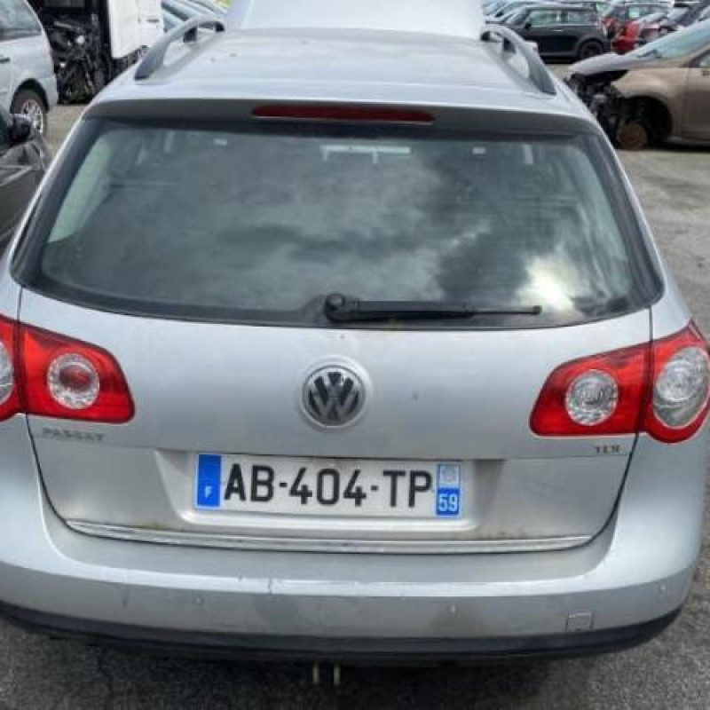 Pare boue avant gauche VOLKSWAGEN PASSAT 5 Photo n°11