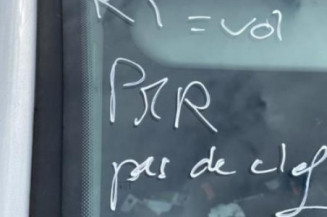 Pare boue avant gauche VOLKSWAGEN PASSAT 5