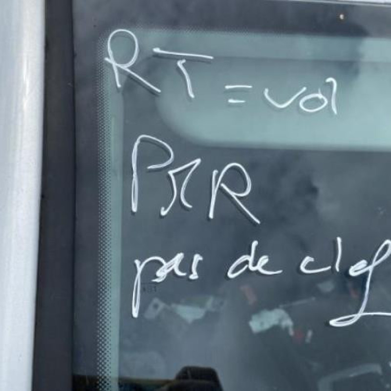 Pare boue avant gauche VOLKSWAGEN PASSAT 5 Photo n°20