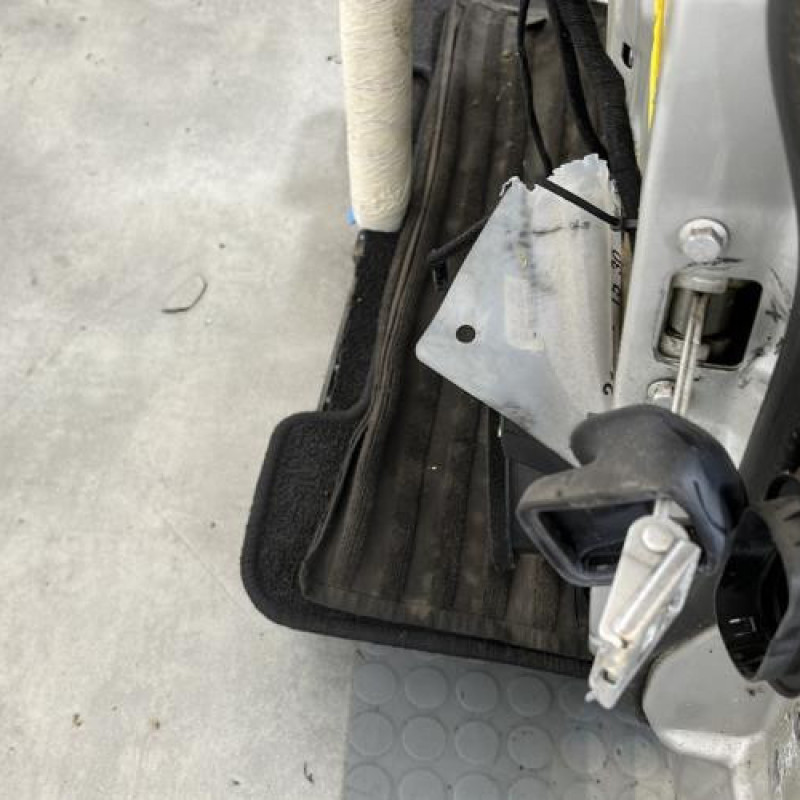 Porte avant gauche MERCEDES CLASSE E 210 Photo n°3