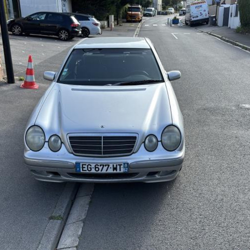 Porte avant gauche MERCEDES CLASSE E 210 Photo n°6