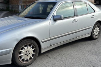 Porte avant gauche MERCEDES CLASSE E 210