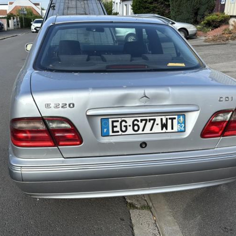 Porte avant gauche MERCEDES CLASSE E 210 Photo n°9