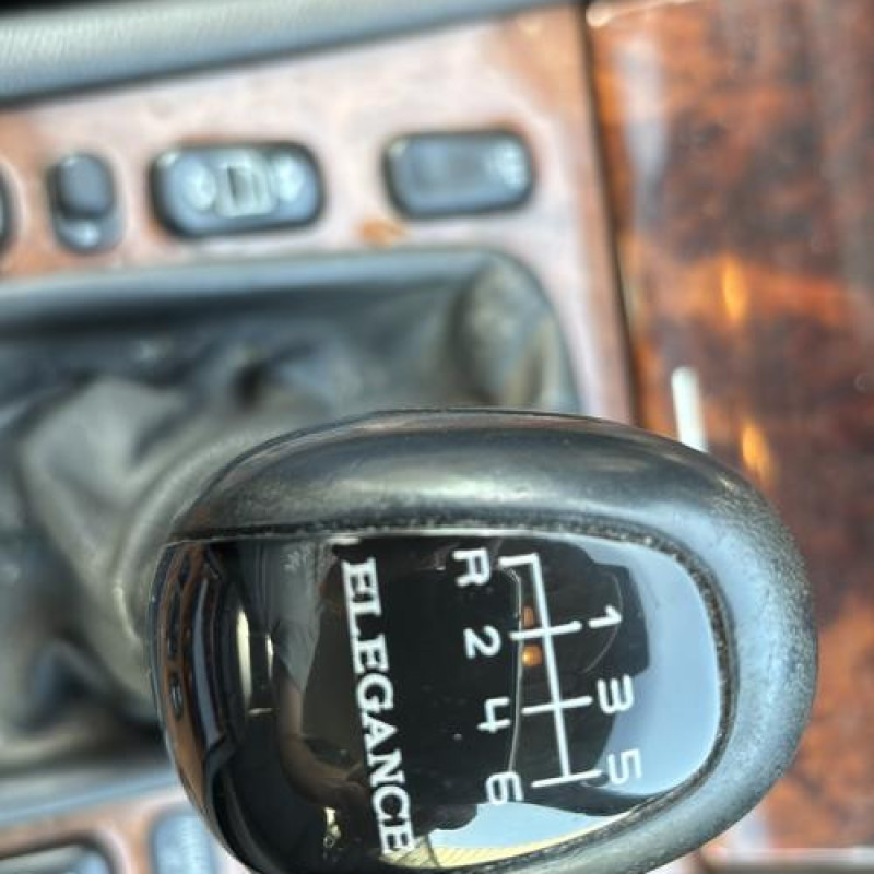 Porte avant gauche MERCEDES CLASSE E 210 Photo n°12