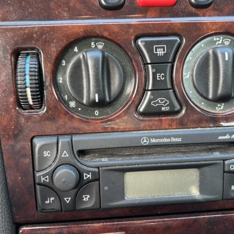 Porte avant gauche MERCEDES CLASSE E 210 Photo n°13