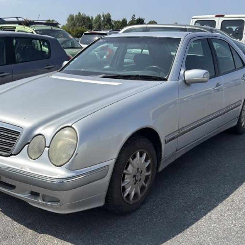 Porte avant gauche MERCEDES CLASSE E 210 Photo n°15