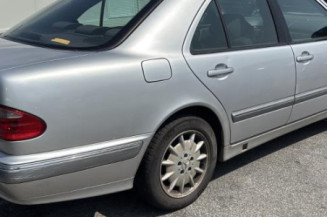 Porte avant gauche MERCEDES CLASSE E 210