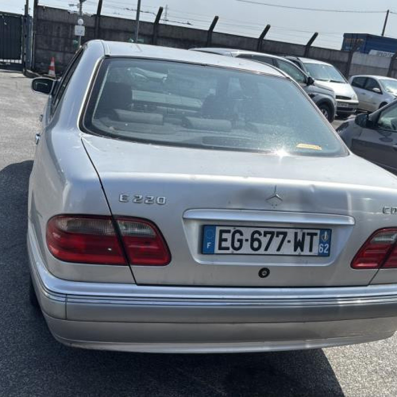 Porte avant gauche MERCEDES CLASSE E 210 Photo n°19