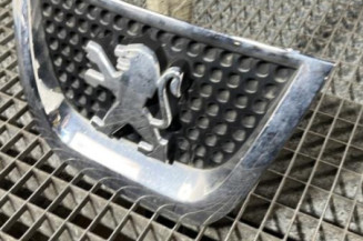 Sigle de calandre PEUGEOT 3008 1