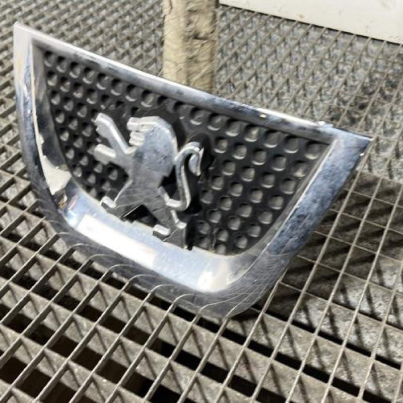Sigle de calandre PEUGEOT 3008 1 Photo n°3