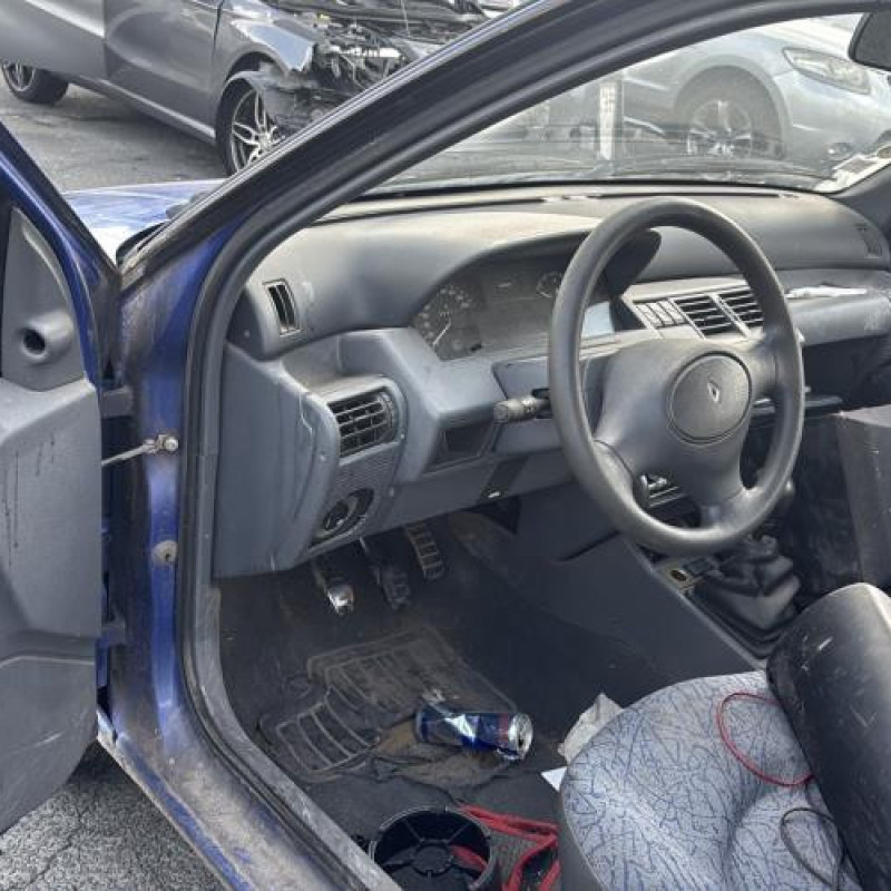 Vitre arriere gauche RENAULT CLIO 1 Photo n°15