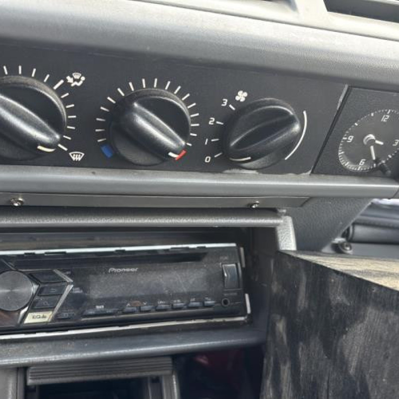 Vitre arriere gauche RENAULT CLIO 1 Photo n°20