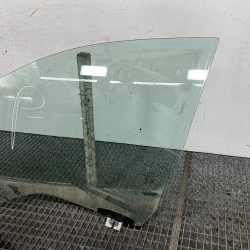 Vitre avant gauche JEEP CHEROKEE 4 Photo n°3