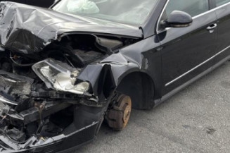 Vitre avant droit VOLKSWAGEN PASSAT 5