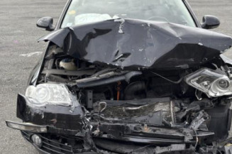 Vitre avant droit VOLKSWAGEN PASSAT 5