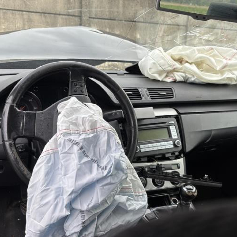 Vitre avant droit VOLKSWAGEN PASSAT 5 Photo n°18