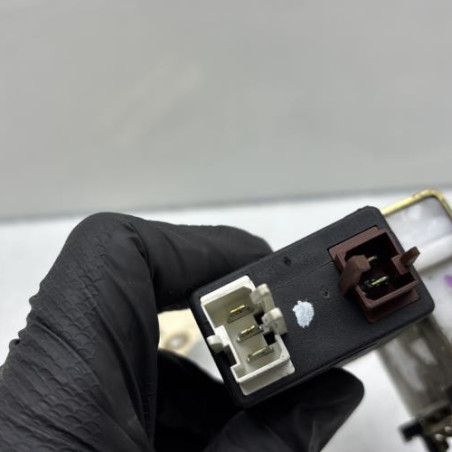 Serrure avant droit CITROEN SAXO