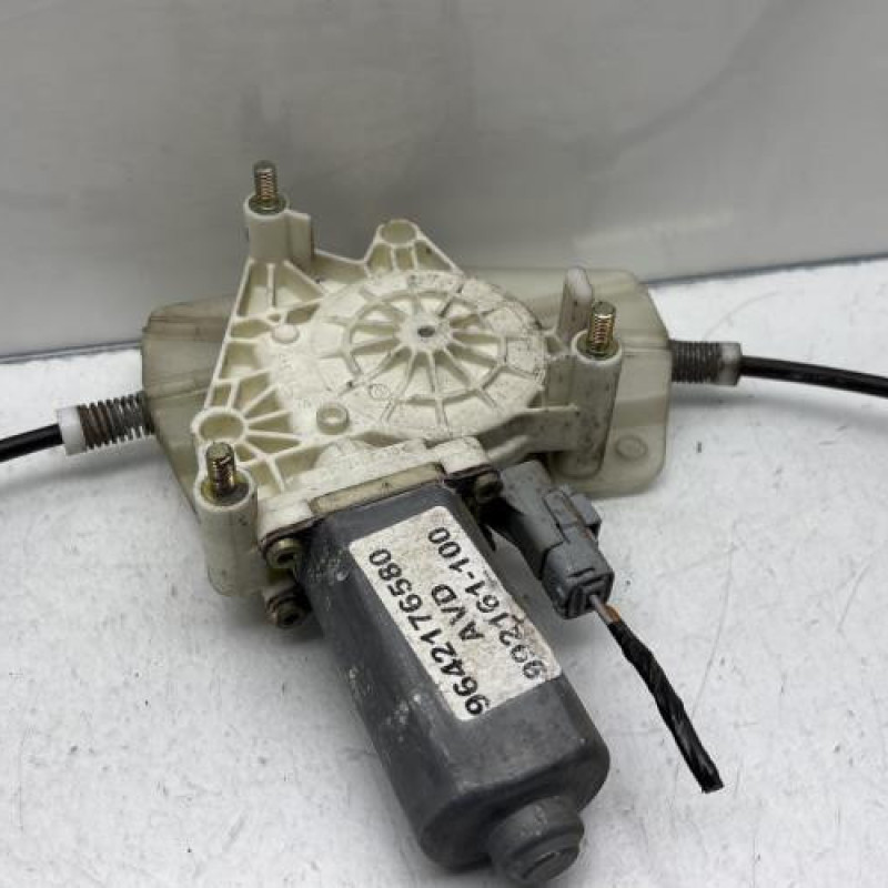 Leve vitre electrique avant droit PEUGEOT 406 Photo n°4