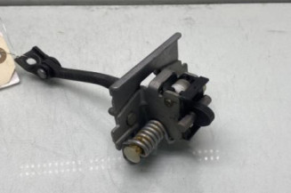 Arret de porte avant droit PEUGEOT 3008 1