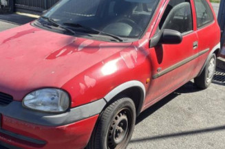 Vitre avant gauche OPEL CORSA B