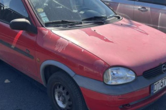 Vitre avant gauche OPEL CORSA B