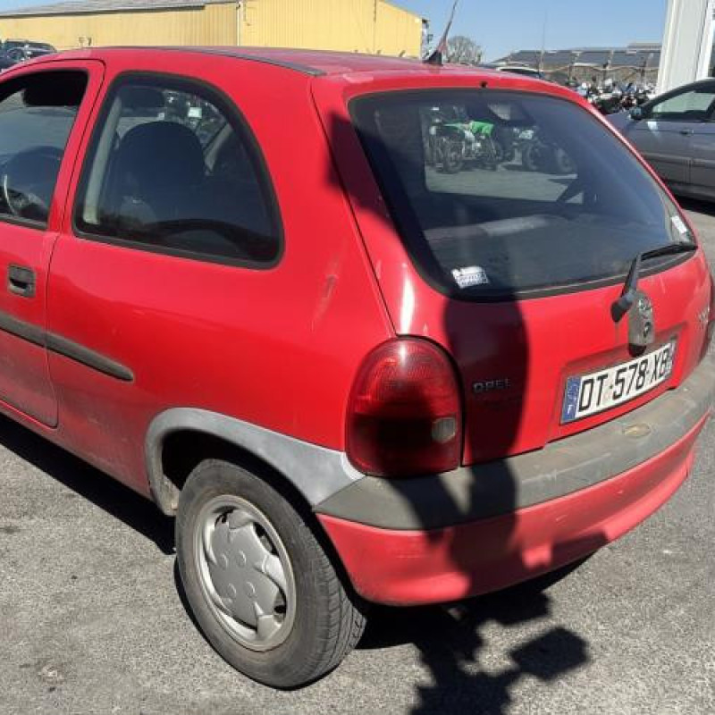 Vitre avant gauche OPEL CORSA B Photo n°8