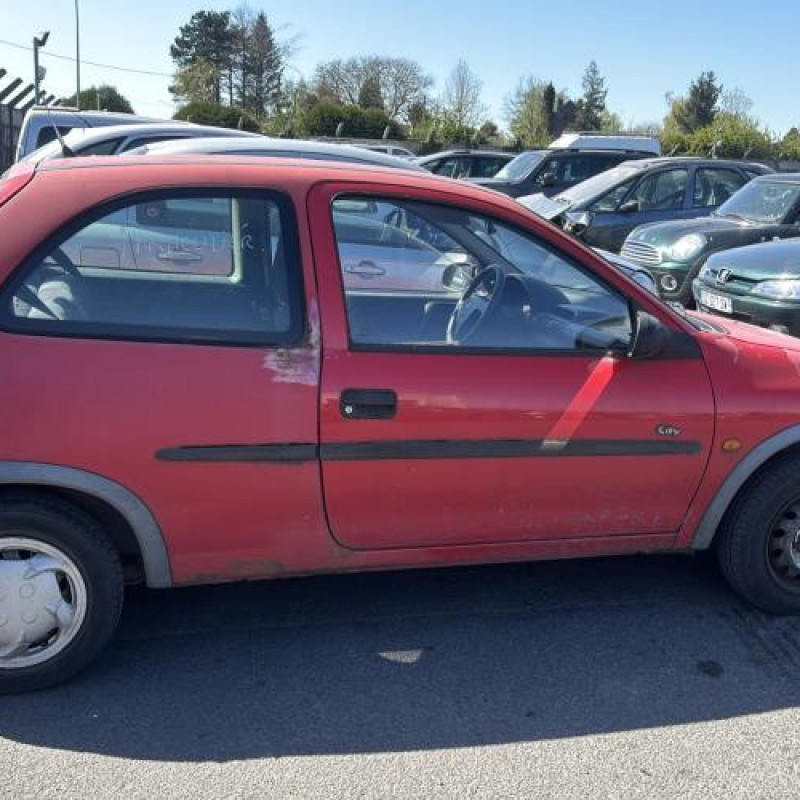 Vitre avant gauche OPEL CORSA B Photo n°10