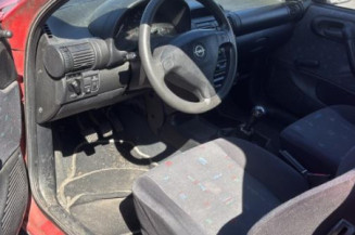 Vitre avant gauche OPEL CORSA B
