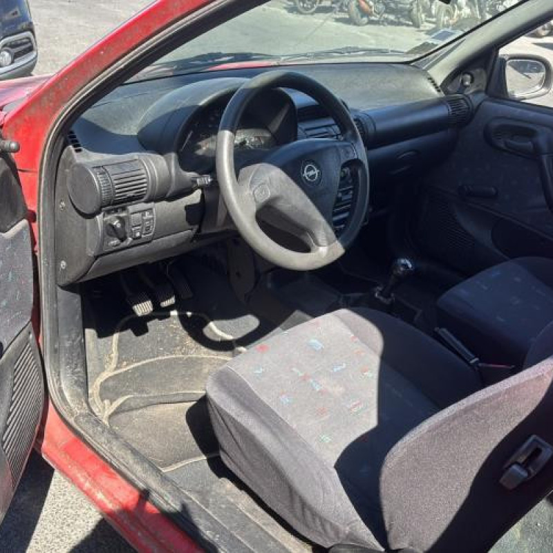Vitre avant gauche OPEL CORSA B Photo n°13