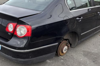 Vitre avant gauche VOLKSWAGEN PASSAT 5