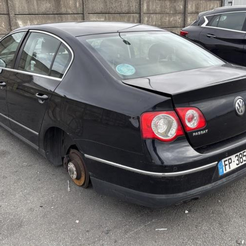 Vitre avant gauche VOLKSWAGEN PASSAT 5 Photo n°8