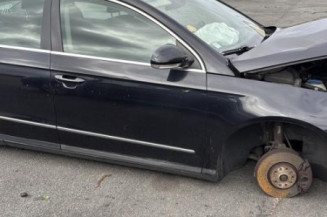 Vitre avant gauche VOLKSWAGEN PASSAT 5